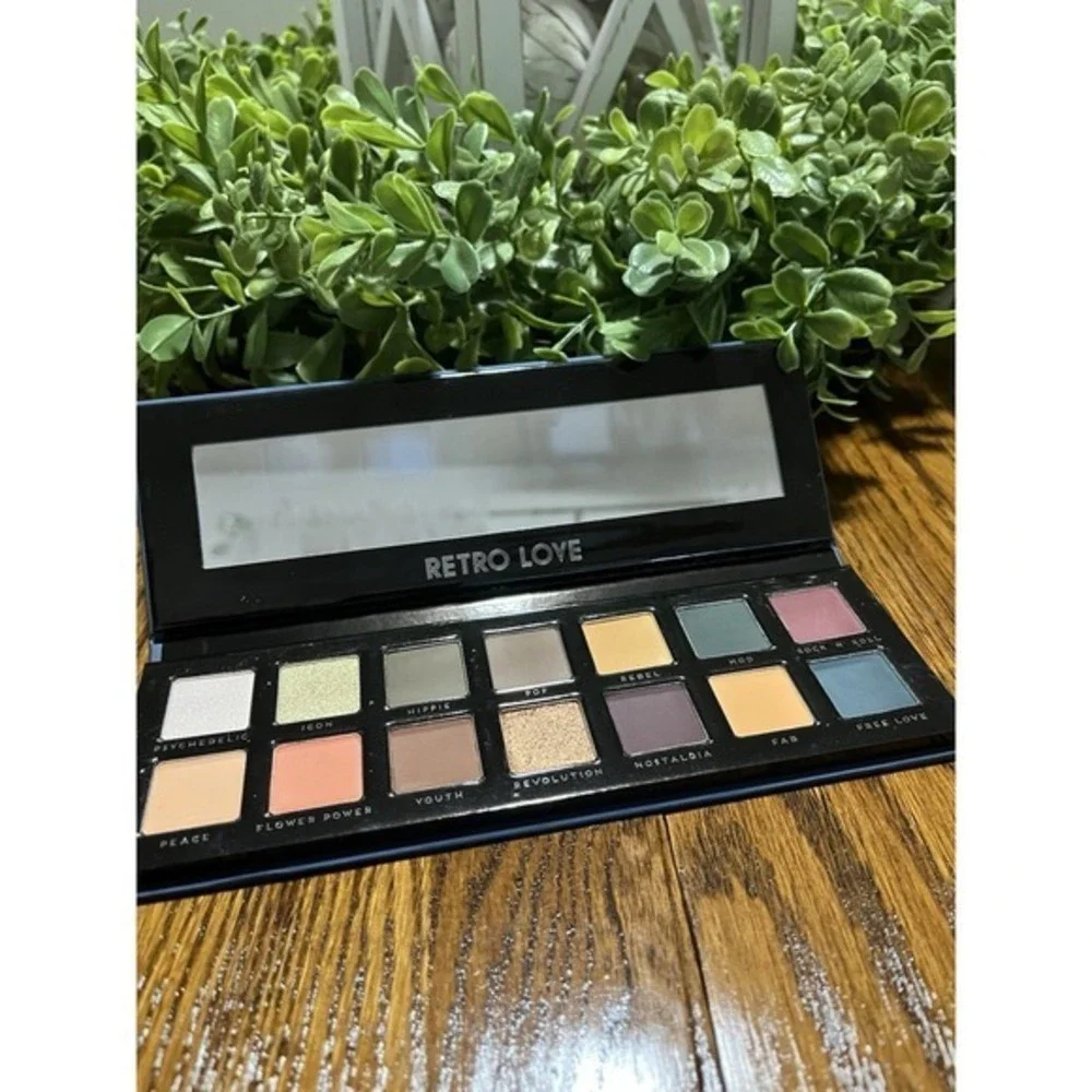 Bad‎ Habit Retro Love & Artistry Color Eyeshadow Palettes Matte And Shimmer